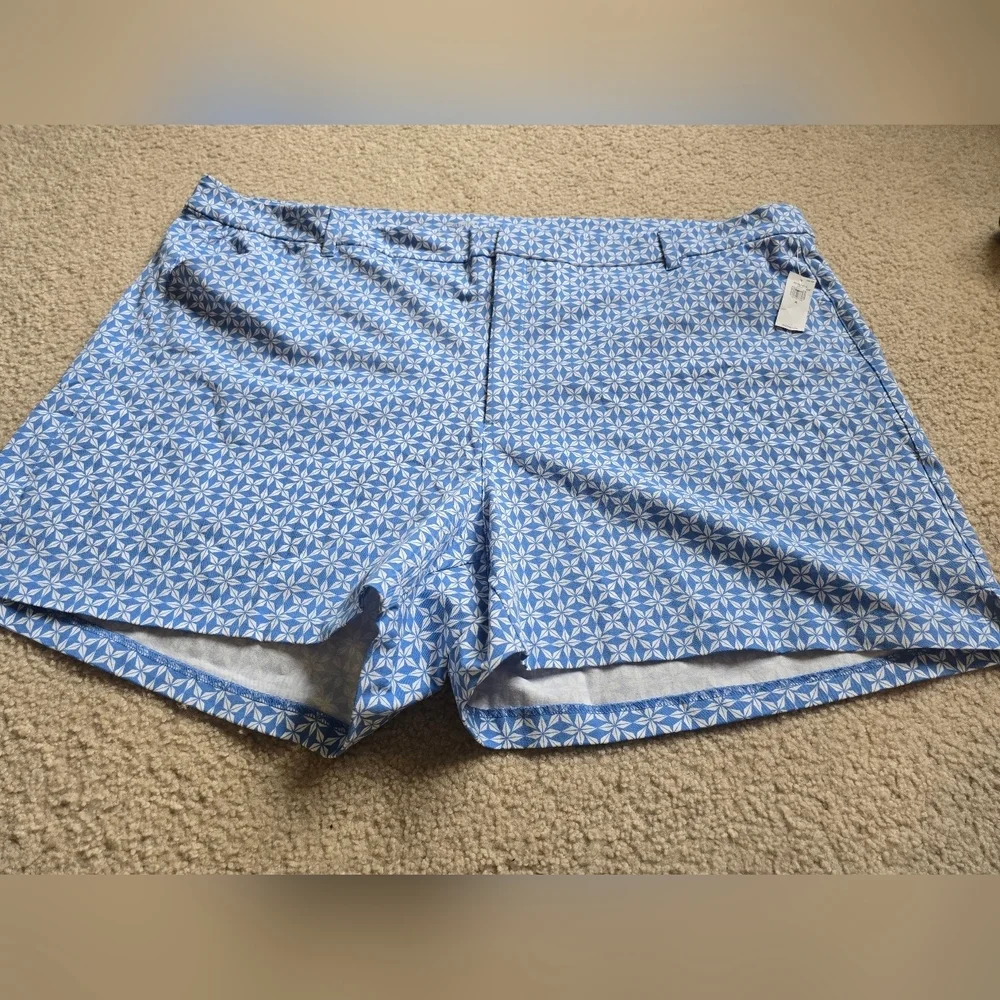 NWT Old Navy Women's Plus Size 30 Blue Tile Pattern High Rise Short Pixie Shorts - Picture 3 of 11